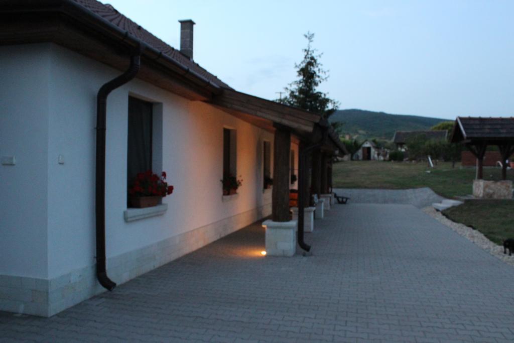 Pillango Vendeghaz Hotel Tallya Bagian luar foto