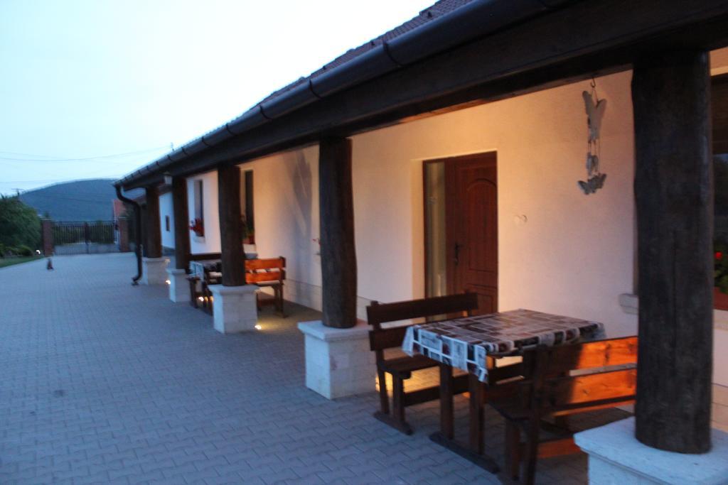 Pillango Vendeghaz Hotel Tallya Bagian luar foto